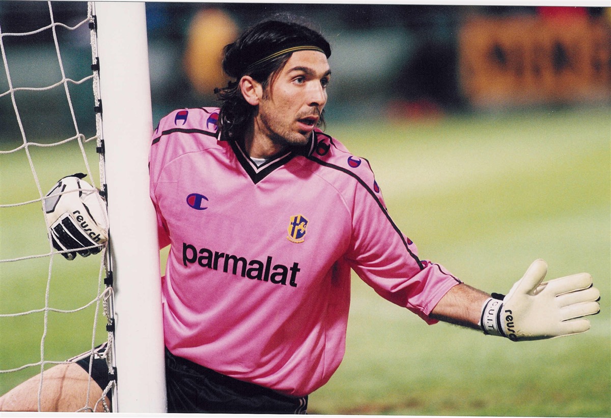 buffon pink jersey